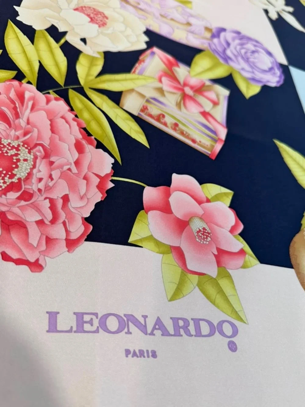Leonardo ✨authentic paris